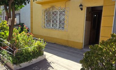 Excelente Casa en Pasaje Cerrado