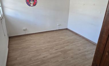 Excelente Casa en Pasaje Cerrado