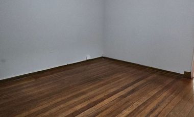 Excelente Casa en Pasaje Cerrado