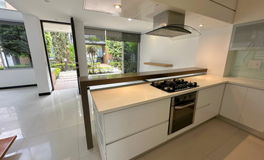 Casa exclusiva en el barrio buque en condominio