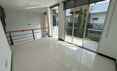 Casa exclusiva en el barrio buque en condominio