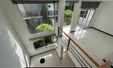 Casa exclusiva en el barrio buque en condominio