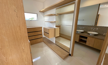 Casa exclusiva en el barrio buque en condominio