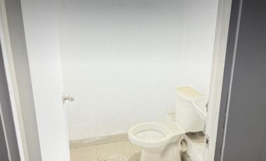 ARRIENDO  Local comercial de 102,38 m2, Metro Vicuña Mackenna, La Florida