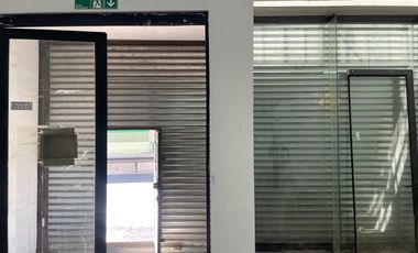 ARRIENDO  Local comercial de 102,38 m2, Metro Vicuña Mackenna, La Florida