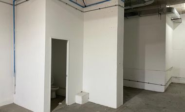 ARRIENDO  Local comercial de 102,38 m2, Metro Vicuña Mackenna, La Florida