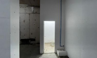 ARRIENDO  Local comercial de 102,38 m2, Metro Vicuña Mackenna, La Florida