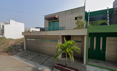Casa de 2 niveles con terreno de 160m2 en Paraiso Coatzacoalcos