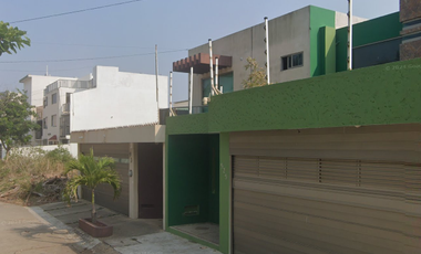 Casa de 2 niveles con terreno de 160m2 en Paraiso Coatzacoalcos