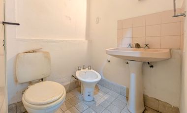 DEPOSITO Y OFICINAS - PH DE 3 DORMITORIOS - TERRAZA - COCHERAS - REPUBLICA DE LA SEXTA