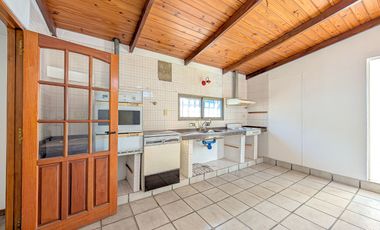 DEPOSITO Y OFICINAS - PH DE 3 DORMITORIOS - TERRAZA - COCHERAS - REPUBLICA DE LA SEXTA