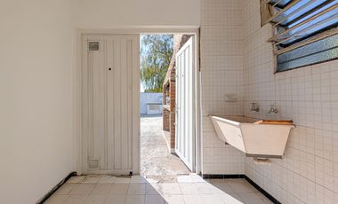 DEPOSITO Y OFICINAS - PH DE 3 DORMITORIOS - TERRAZA - COCHERAS - REPUBLICA DE LA SEXTA