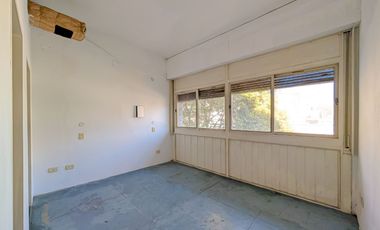 DEPOSITO Y OFICINAS - PH DE 3 DORMITORIOS - TERRAZA - COCHERAS - REPUBLICA DE LA SEXTA