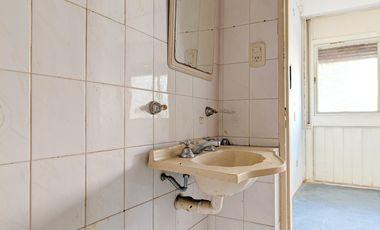 DEPOSITO Y OFICINAS - PH DE 3 DORMITORIOS - TERRAZA - COCHERAS - REPUBLICA DE LA SEXTA