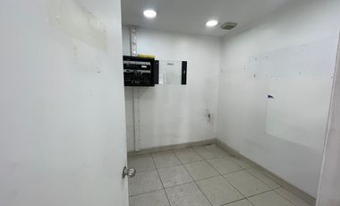 ARRIENDO  Local comercial de 124,09 m2, Metro Vicuña Mackenna, La Florida