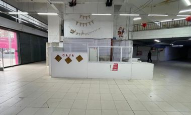 ARRIENDO  Local comercial de 1.690 m2 en 3 pisos, Metro V. Mackenna
