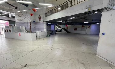 ARRIENDO  Local comercial de 1.690 m2 en 3 pisos, Metro V. Mackenna