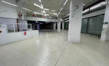 ARRIENDO  Local comercial de 1.690 m2 en 3 pisos, Metro V. Mackenna