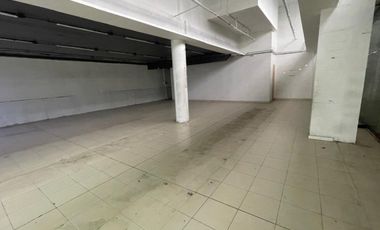 ARRIENDO  Local comercial de 1.690 m2 en 3 pisos, Metro V. Mackenna