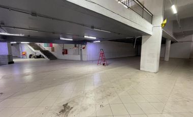 ARRIENDO  Local comercial de 1.690 m2 en 3 pisos, Metro V. Mackenna