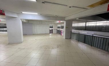 ARRIENDO  Local comercial de 1.690 m2 en 3 pisos, Metro V. Mackenna