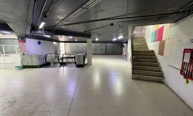 ARRIENDO  Local comercial de 1.690 m2 en 3 pisos, Metro V. Mackenna