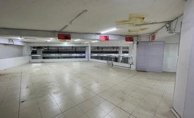 ARRIENDO  Local comercial de 1.690 m2 en 3 pisos, Metro V. Mackenna