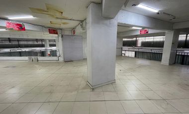 ARRIENDO  Local comercial de 1.690 m2 en 3 pisos, Metro V. Mackenna