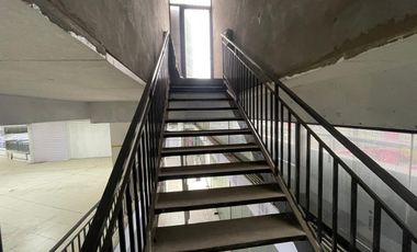 ARRIENDO  Local comercial de 1.690 m2 en 3 pisos, Metro V. Mackenna