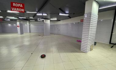 ARRIENDO  Local comercial de 1.690 m2 en 3 pisos, Metro V. Mackenna