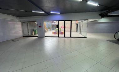 ARRIENDO  Local comercial de 1.690 m2 en 3 pisos, Metro V. Mackenna