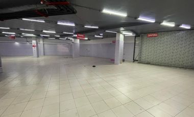 ARRIENDO  Local comercial de 1.690 m2 en 3 pisos, Metro V. Mackenna