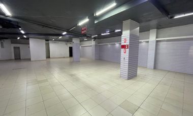 ARRIENDO  Local comercial de 1.690 m2 en 3 pisos, Metro V. Mackenna