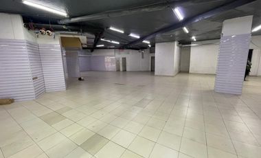 ARRIENDO  Local comercial de 1.690 m2 en 3 pisos, Metro V. Mackenna