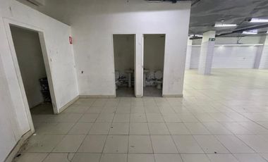 ARRIENDO  Local comercial de 1.690 m2 en 3 pisos, Metro V. Mackenna