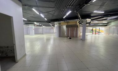 ARRIENDO  Local comercial de 1.690 m2 en 3 pisos, Metro V. Mackenna