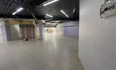 ARRIENDO  Local comercial de 1.690 m2 en 3 pisos, Metro V. Mackenna