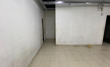 ARRIENDO  Local comercial de 1.690 m2 en 3 pisos, Metro V. Mackenna