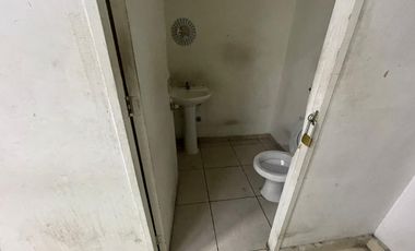 ARRIENDO  Local comercial de 1.690 m2 en 3 pisos, Metro V. Mackenna