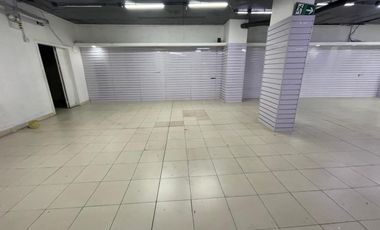 ARRIENDO  Local comercial de 1.690 m2 en 3 pisos, Metro V. Mackenna