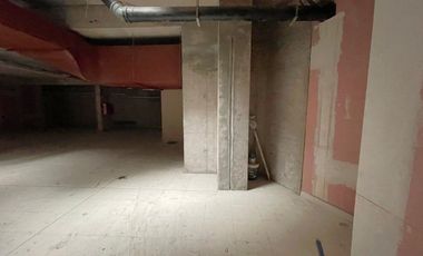 ARRIENDO  Local comercial de 1.690 m2 en 3 pisos, Metro V. Mackenna