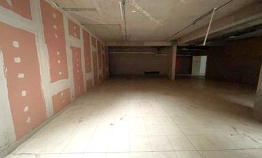 ARRIENDO  Local comercial de 1.690 m2 en 3 pisos, Metro V. Mackenna