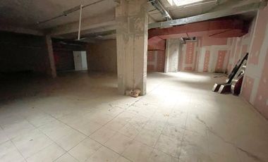 ARRIENDO  Local comercial de 1.690 m2 en 3 pisos, Metro V. Mackenna