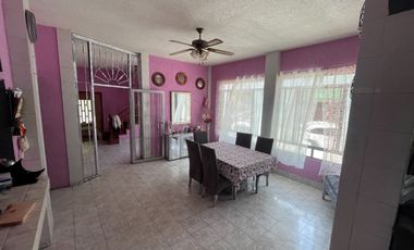 SE VENDE CASA EXCELENTE PARA NEGOCIO COMERCIAL POR SU UBICACION  CALLE CENTRAL SUR