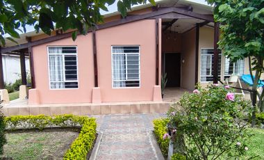 Venta de Casa un solo andar con Amplio Terreno, Sector La Pampa, Ecuador