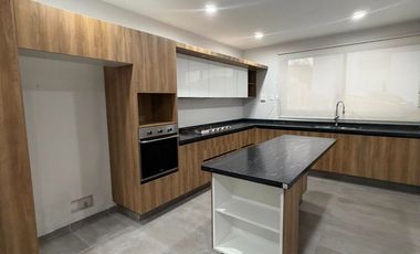 En RENTA hermosa casa de DISEÑO ÚNICO en Jade Sur Zibatá