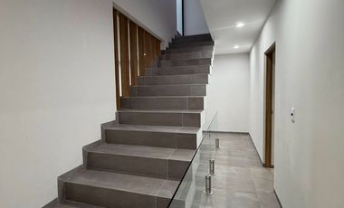 En RENTA hermosa casa de DISEÑO ÚNICO en Jade Sur Zibatá