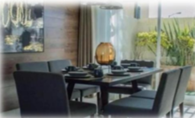 Espectacular Casa de 2 niveles sobre un amplio terreno con Alberca