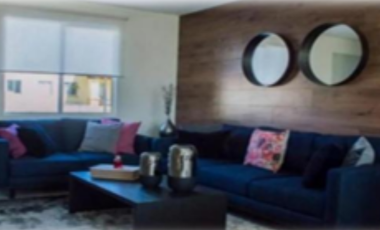 Espectacular Casa de 2 niveles sobre un amplio terreno con Alberca