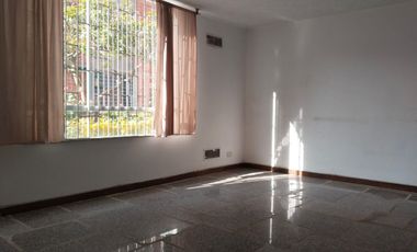 COMODO APARTAMENTO EN ARRIENDO